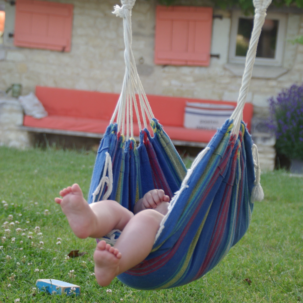 Baby in een hangmat
