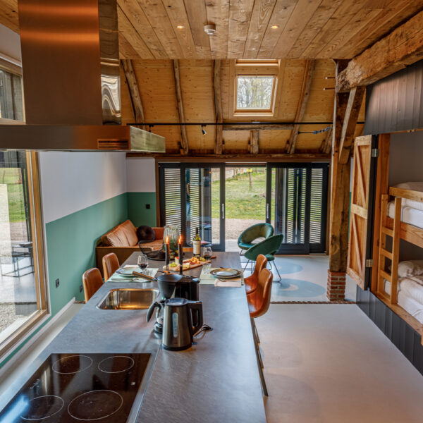 Een van de boerderijlodges op Landgoed Twickel in Delden