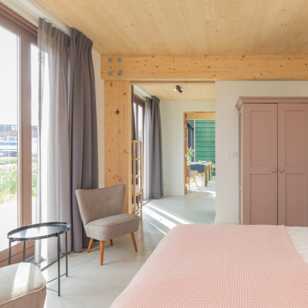 Lichte en natureltinten in de B&B in de Bollenstreek