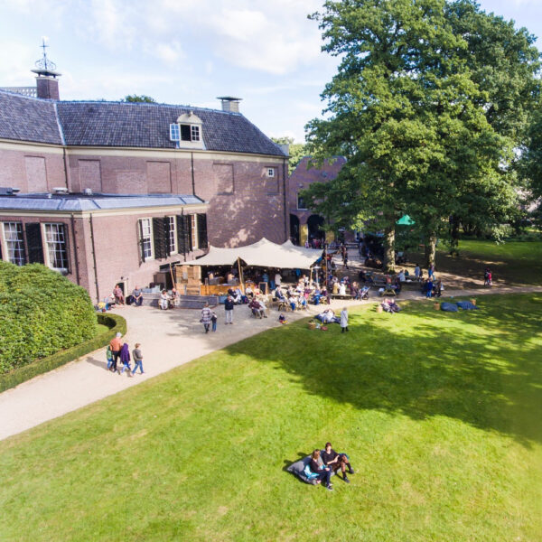 Het terras van Grand Café Groeneveld in Baarn