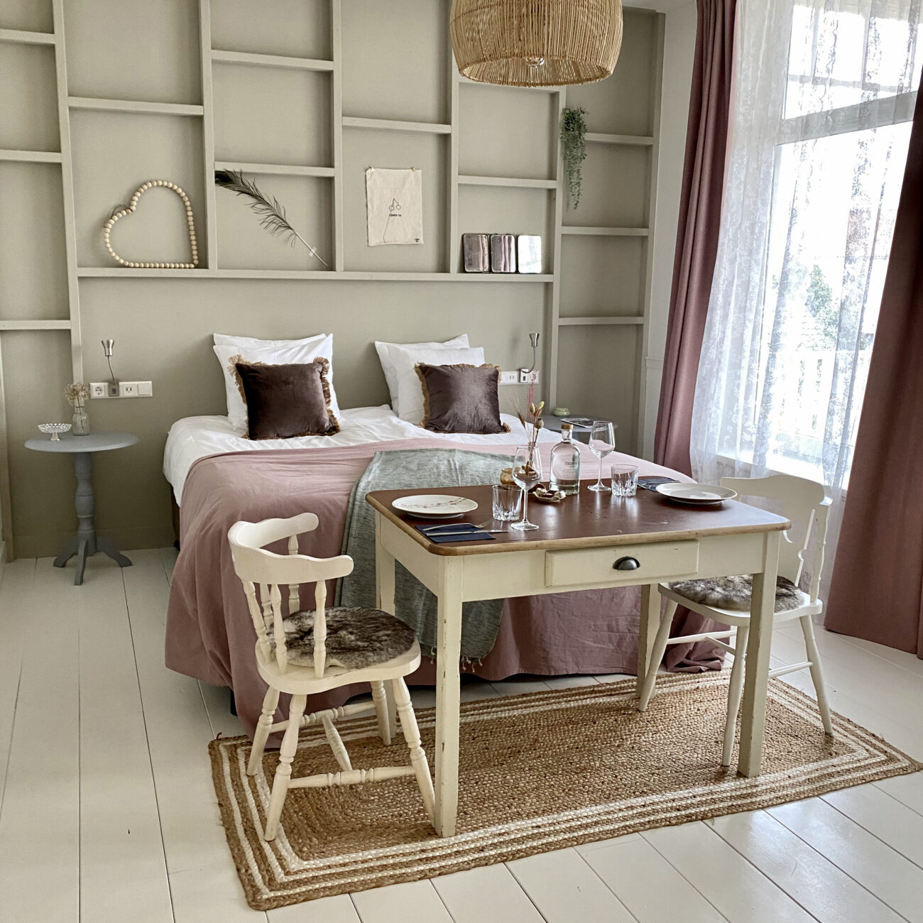 Suite met balkon in een stadsherberg in Alphen
