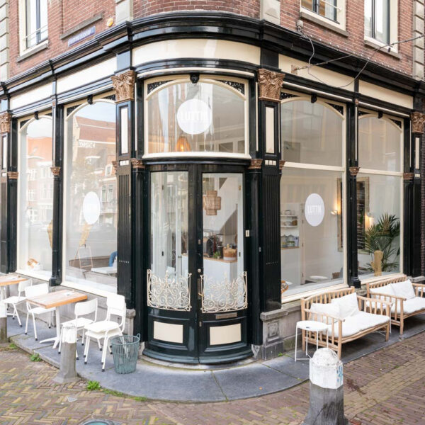 Gevel met ronde ramen in het hotel in Alkmaar