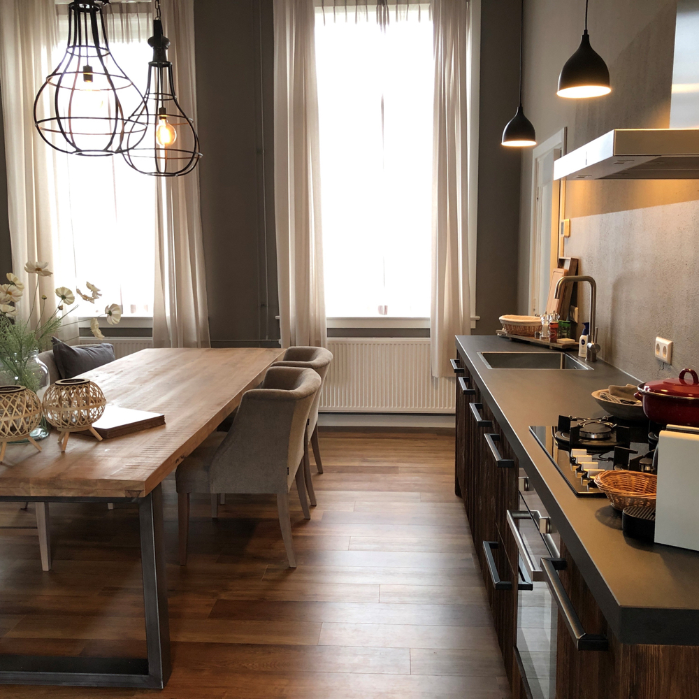 Eetkeuken met moderne apparatuur in Lermoos
