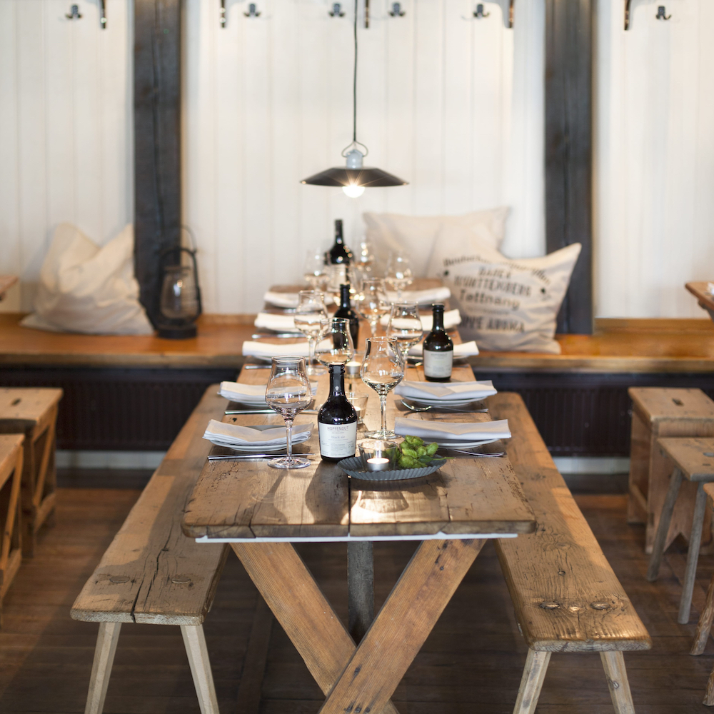 Gedekte tafel in restaurant in Duitsland