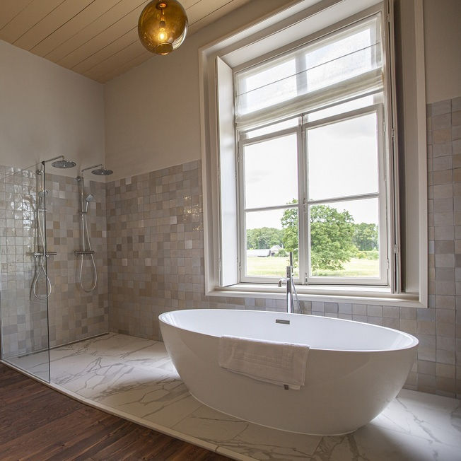 Vrijstaand bad in de bruidssuite in het kasteel